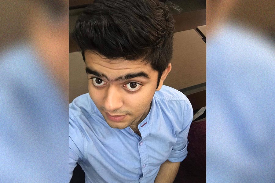 কলসেন্টার সূত্রে পুলিশ জানতে পেরেছে যে, নিয়মিত কাজে আসতেন না আফতাব। মহিলা সহকর্মীদের সঙ্গে অভব্য আচরণের অভিযোগে তাঁকে কাজ থেকে বরখাস্তও করা হয়েছিল বলে দাবি করেছেন কলসেন্টারের কর্মীরা।