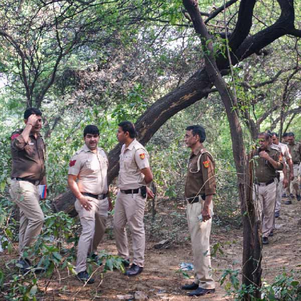 আফতাবের বিরুদ্ধে শ্রদ্ধাকে খুনের অভিযোগ উঠলেও, পোক্ত প্রমাণ পেতে পুলিশকে বড় চ্যালেঞ্জের মুখে পড়তে হচ্ছে। কারণ এখনও পর্যন্ত শ্রদ্ধা খুনের সব ক’টি অস্ত্র উদ্ধার করতে পারেনি পুলিশ। 