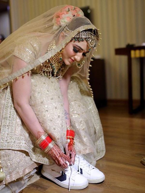 কার্ল্টন লন্ডন, পুমা, কোরাল হেজ, আলমারি দ্য আরবান ক্লোসেট-সহ অন্যান্য ব্র্যান্ডে পেয়ে যাবেন এই আধুনিক জমকালো জুতোর সম্ভার।