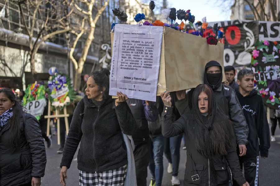 যদিও বামপন্থীরা স্কটল্যান্ডের পার্লামেন্টে আনা এই বিলের বিরোধিতা করেছেন। নিটশের সংস্থার তৈরি মৃত্যু-যন্ত্রেরও বিরোধিতা করেছেন। 