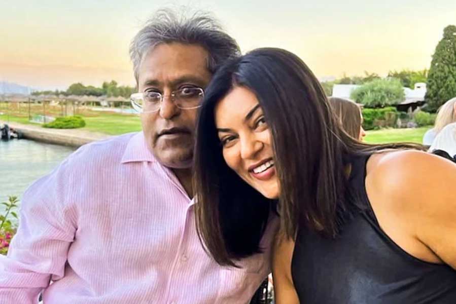  সুস্মিতার সঙ্গে ছবি দিয়ে তাঁদের সম্পর্ককে প্রায় সিলমোহর দিয়ে ফেলেছিলেন ললিত।