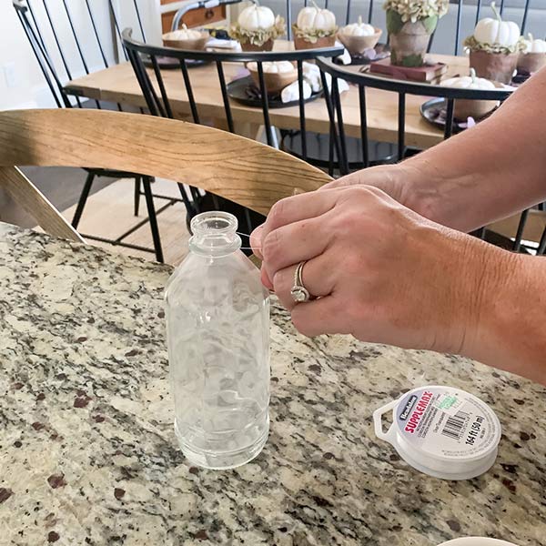 ইলিদ এ-ও বোঝেন যে ১৩৫ বছর ধরে এই বোতল তাঁর বাড়ির কাঠের দেওয়ালের ভিতরেই লুকোনো ছিল।