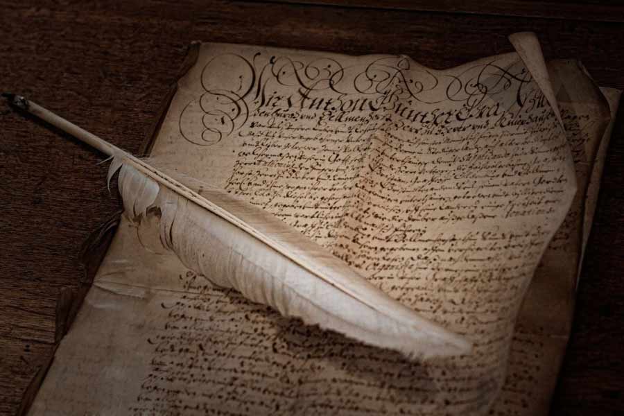 ধুলো মাখা ওই হুইস্কির বোতলটির ভিতরে যে চিঠি ছিল, তা ১৮৮৭ সালের ৬ অক্টোবর লেখা। ‌এর পর বহু বসন্ত পেরিয়ে গেলেও গোপনই রয়ে গিয়েছে এই বোতলে থাকা বার্তা। 