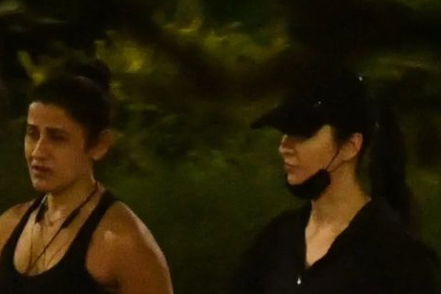 বন্ধুর সঙ্গে পার্কে এসে আলোকচিত্রীদের খপ্পরে পড়লেন ক্যাটরিনা। জানালেন,  এখন শরীরচর্চা করবেন, উপদ্রব চাইছেন না।