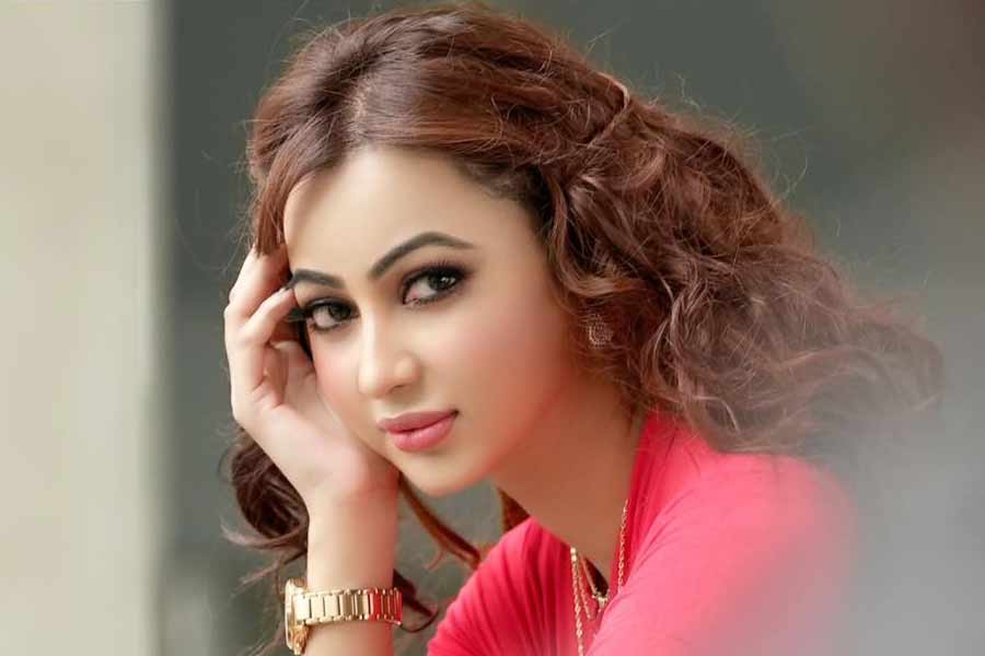 বেশ কয়েকটি ছবিতে কাজ করলেও এখনও পর্যন্ত মিতুর একটি সিনেমাও মুক্তি পায়নি। কিন্তু তার পরেও ভারতের চলচ্চিত্র উৎসবে তাঁকে আমন্ত্রণ জানানোয় কিছুটা বিস্মিত মডেল-অভিনেত্রী। কী কারণে তাঁকে আমন্ত্রণ জানানো হল?