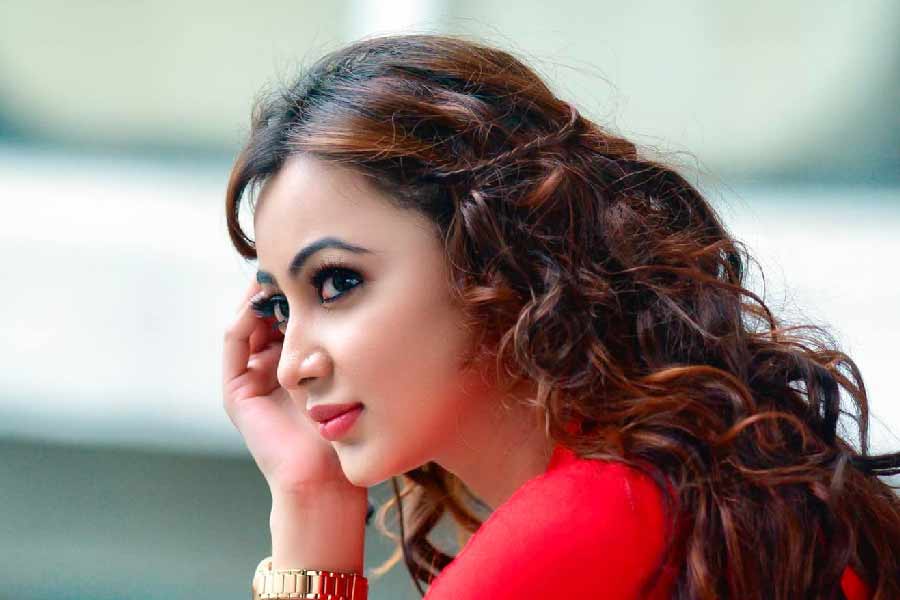 ২০১৭ সালে ‘মিস ওয়ার্ল্ড বাংলাদেশ’ প্রতিযোগিতায় অংশগ্রহণের মাঝেই ফ্যাশন ডিজ়াইন নিয়ে স্নাতক পাশ করেন মিতু। তার পর স্নাতকোত্তর পড়তে চলে যান চিনে। এ হেন মিতু এখনও নিজেকে প্রথমে ফ্যাশন ডিজ়াইনার হিসাবেই পরিচয় দেন। আর তিনি বলে থাকেন, নায়িকা নন, অভিনেত্রী হতে এই দুনিয়ায় পা রেখেছেন তিনি। 