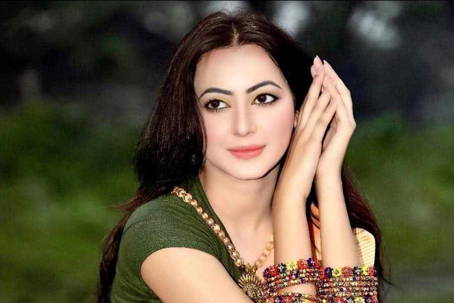 ‘প্রথম আলো’কে মিতু বলেছেন, তিনি নায়িকা নন, অভিনেত্রী হতে এসেছেন। দর্শকরা তাঁকে ভাল অভিনেত্রী হিসাবে মনে রাখবেন, এটাই তাঁর ঈপ্সা। মিতুর কথায়, ‘‘যে নায়িকাদের অভিনয়গুণ ছিল, আমরা তাঁদের কথা আমরা মনে রেখেছি। কিন্তু তাঁদের সমসাময়িক অনেকে নায়িকা ছিলেন। তাঁদের আমরা ভুলে গিয়েছি। তাই আমি অভিনেত্রী হতে চাই।’’