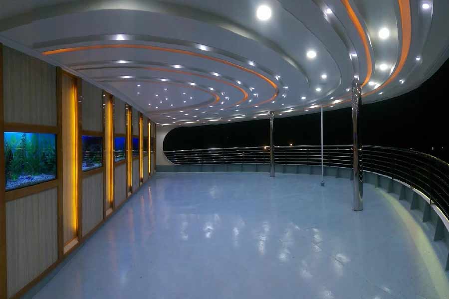 হৃদ্‌‌রোগে আক্রান্ত ব্যক্তিদের জন্য লঞ্চে রয়েছে করোনারি কেয়ার ইউনিট। লঞ্চের এক তলা থেকে অন্যত্র যাওয়ার জন্য থাকছে বিশেষ ধরনের লিফট।