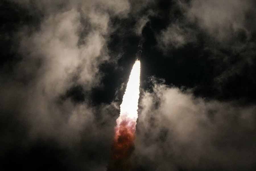 হায়দরাবাদের ওই সংস্থাটির বয়স মোটে ৪ বছর। তবে এই সংক্ষিপ্ত সময়েই ইতিহাসে জায়গা পাকা করে নিয়েছে তারা। এতে অবশ্যই ইসরো এবং ইন্ডিয়ান স্পেস প্রোমোশন অ্যান্ড অথরাইজ়েশন সেন্টার (ইন-স্পেস)-এর সহায়তা পেয়েছে স্কাইরুট।