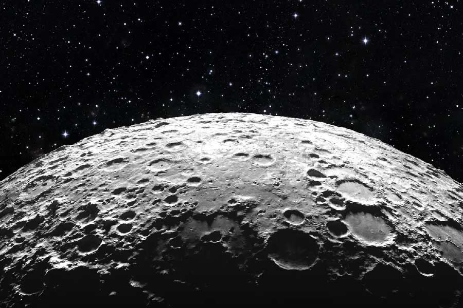 চাঁদ থেকে ফেরার পর অলড্রিন জানিয়েছিলেন, তিনি তাঁদের যাত্রাপথে অজ্ঞাতপরিচয় কোনও বস্তু দেখেছিলেন। সেটি আসলে কী, তা তিনি বুঝতে পারেননি। তবে কিছু যে দেখা গিয়েছিল, সে সম্পর্কে তিনি নিশ্চিত।