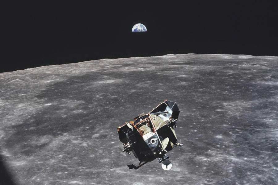 অলড্রিনের অন্য মহাকাশযানের দাবি শুনে অনেকেই গল্পের গরু গাছে চড়িয়ে দিয়েছিলেন। কেউ কেউ বলেছিলেন, নাসার চন্দ্র অভিযানের পিছু নিয়েছিল ভিন্‌গ্রহীরা। নানা তথ্য সংগ্রহ করে এই দাবি প্রতিষ্ঠিত করার চেষ্টাও চালাচ্ছিলেন কেউ কেউ। তাঁদের নিয়ে মশকরা করে পরে অলড্রিন বলেন, ‘‘আমেরিকার এই ‘ইউএফও-বিশ্বাসী’রা আমার উপর বেশ চটে গিয়েছেন। আমি যা দেখেছিলাম, তার সঙ্গে যে আদৌ ভিন্‌গ্রহের কোনও সম্পর্ক নেই, এই সত্যি জানতে পেরে তাঁরা হতাশ।’’