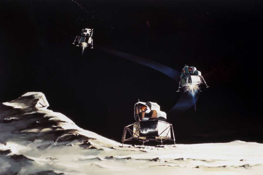 নাসার ‘অ্যাপোলো ১১’ সফল হওয়ার পর অলড্রিনের দাবি প্রকাশ্যে আসা থেকেই তা নিয়ে নানা মত প্রচলিত রয়েছে। গবেষকরা একটি তত্ত্বকে সত্যি হিসাবে স্বীকৃতি দিয়েছেন ঠিকই, কিন্তু তাতে চর্চা থামেনি। বিশেষত সমাজমাধ্যমে অলড্রিনের দাবি এবং ‘এলিয়েন থিয়োরি’ বেশ জনপ্রিয়।