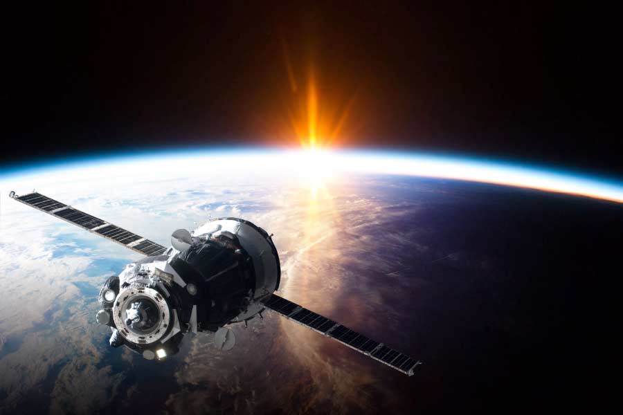 ফেসবুক, ইনস্টাগ্রাম কিংবা ইউটিউব, চারদিকে নানা ছবি, ভিডিয়ো ছড়িয়ে পড়েছে বার বার। ইউটিউবের একটি ভিডিয়োতে নাসার তরফে প্রতিক্রিয়া জানানো হয়েছিল। ভুয়ো খবর ছড়িয়ে দেওয়া তবু বন্ধ হয়নি বলে অভিযোগ। 