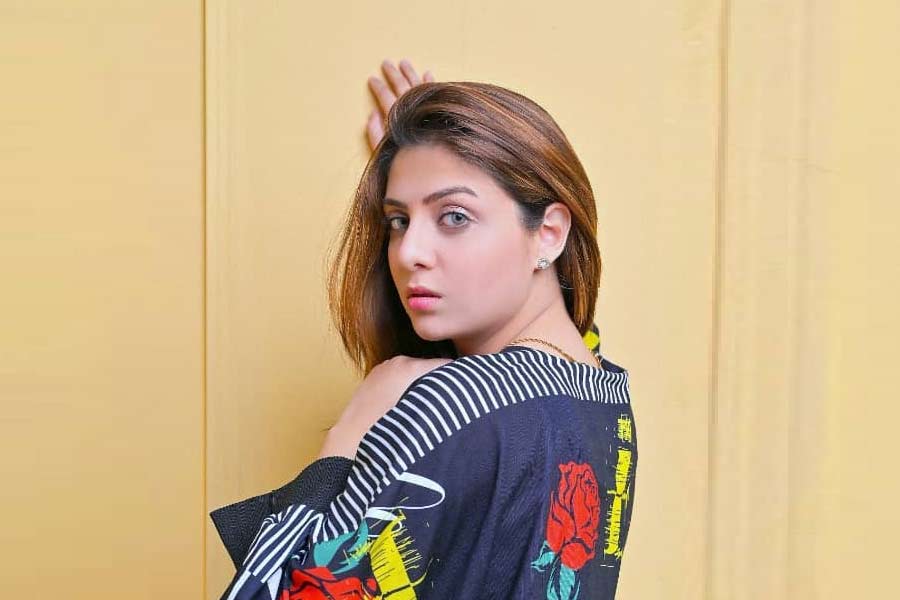 একটি ঘটনাই তাঁর জীবনের সব কিছু ওলটপালট করে দিয়েছিল। এক সাক্ষাৎকারে সেই ঘটনার স্মৃতিরোমন্থন করতে গিয়ে বিষণ্ণ হয়ে পড়েছিলেন রিদা ইস্ফাহানি। কারণ, তাঁর জীবনে ঝড় তোলার নেপথ্যে ছিলেন রিদারই খুব ঘনিষ্ঠ এক ব্যক্তি। 