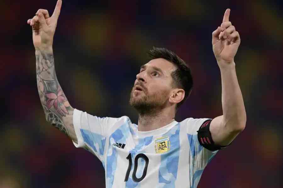 লিয়োনেল মেসি: আর্জেন্টিনার অধিনায়ক। এ বারই শেষ বার বিশ্বকাপ খেলতে নামবেন মেসি। তিনিই আর্জেন্টিনা দলের সব থেকে বড় ভরসা। 