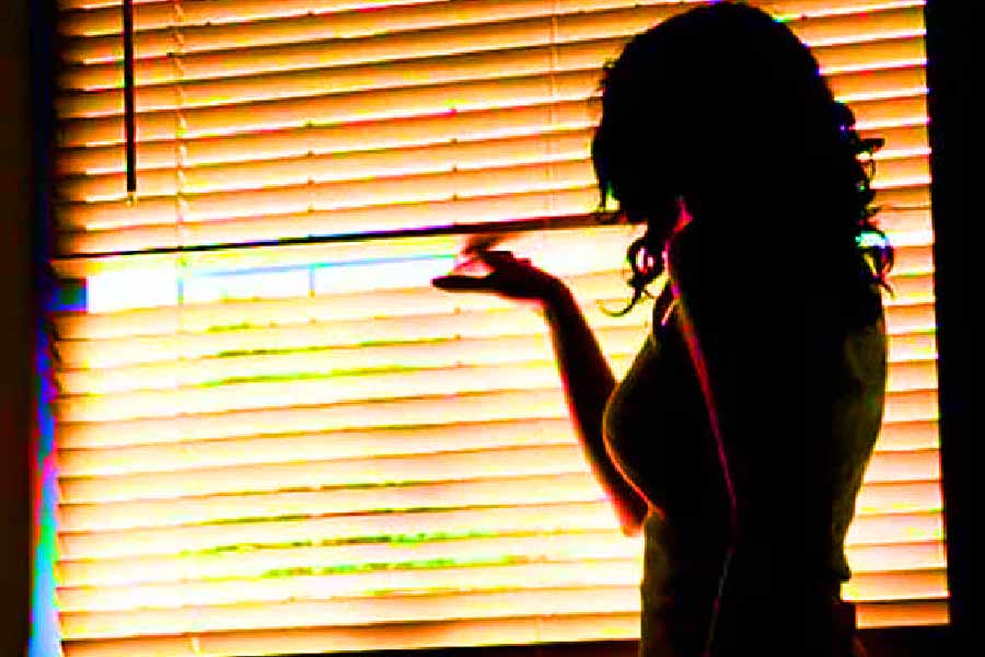 অর্থনৈতিক লাভ কিংবা রাজনৈতিক কারণে ‘হানি ট্র্যাপ’-এর পন্থা অবলম্বন করা হতে পারে। কোনও কোনও ক্ষেত্রে ব্ল্যাকমেল বা অবৈধ জুলুমের জন্যেও ‘হানি ট্র্যাপ’-এর শিকার হয়ে থাকেন কেউ কেউ।