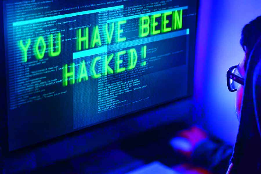 শুধু রাশিয়া নয়, গুপ্তচরবৃত্তিতে ‘হানি ট্র্যাপ’ ব্যবহারের নজির রয়েছে চিনের ক্ষেত্রেও। এমনকি ভারতেও ‘হানি ট্র্যাপ’ বিরল নয়।