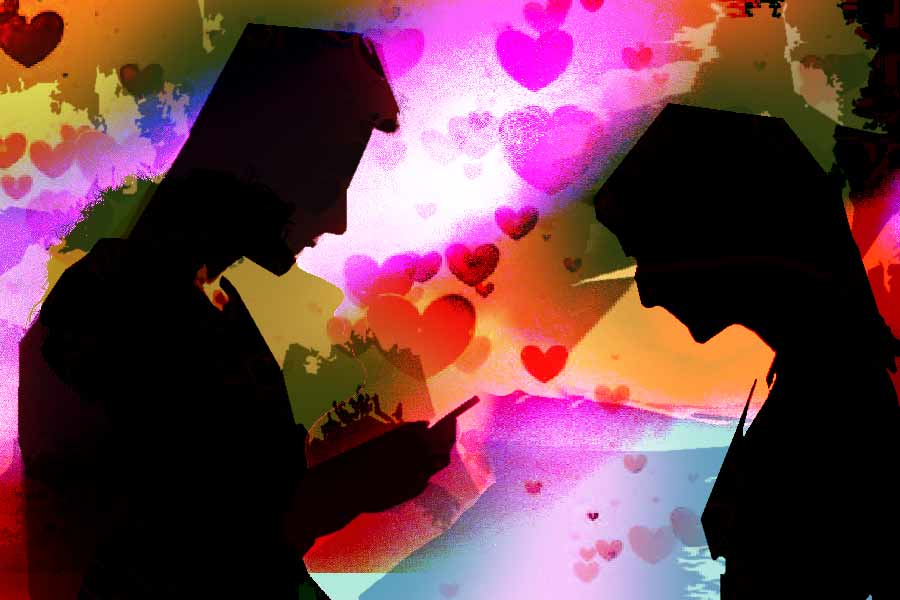 সুন্দরীর ইশারায় গুপ্তচরবৃত্তি! যৌনতার ফাঁদে ফেলে ‘হানি ট্র্যাপিং’ হয়েছিল বিশ্বযুদ্ধেও