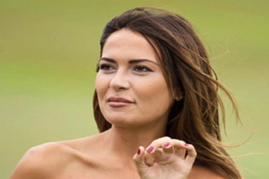 এ বারই প্রথম বিশ্বকাপ খেলবেন ওয়েলসের গ্যারেথ বেল। তাঁর স্ত্রী এমা রাইস-জোন্সও ফুটবলপ্রেমীদের কাছে পরিচিত। আগে মডেলিং করলেও এখন তিনি কোনও পেশার সঙ্গে যুক্ত নন।