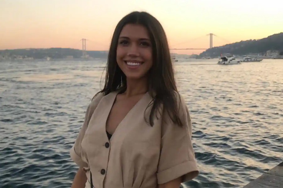 কাতার বিশ্বকাপে আমেরিকার অন্যতম ভরসা টেলর অ্যাডামস। এই মিডফিল্ডারের বান্ধবী সারা স্মিটও ফুটবলপ্রেমীদের কাছে জনপ্রিয় মুখ। তিনিও থাকবেন কাতারের গ্যালারিতে।