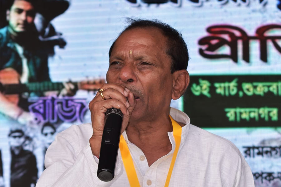 ১১ নভেম্বর নন্দীগ্রামের একটি জনসভার রাষ্ট্রপতিকে নিয়ে কুমন্তব্য করার অভিযোগ উঠেছে রাজ্যের কারামন্ত্রী অখিল গিরির বিরুদ্ধে। 