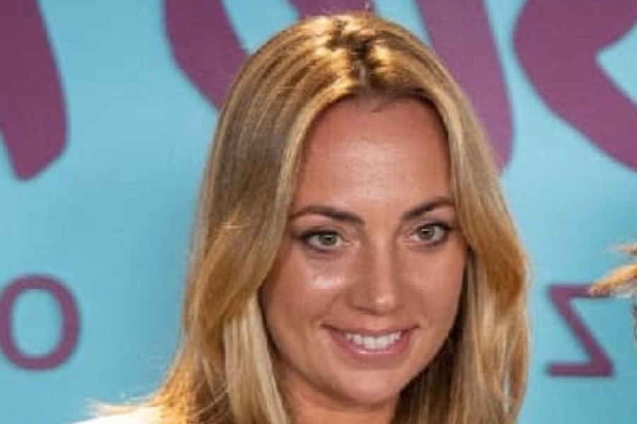 লুকা মদ্রিচের প্রাক্তন স্ত্রী ভানা বসনিচও পরিচিত মুখ। ক্রোয়েশিয়ার তারকা ফুটবলারের বিচ্ছেদ হয়ে গিয়েছে স্ত্রীর সঙ্গে। যদিও সন্তানদের জন্য তাঁদের মধ্যে যোগাযোগ রয়েছে। বসনিচ প্রাক্তন বাস্কেটবল খেলোয়াড়। তাঁর একটি রেস্তোরাঁ রয়েছে।