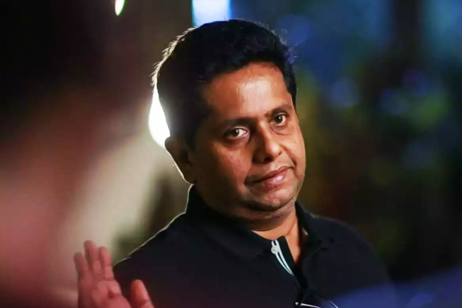 ‘দৃশ্যম’ সিনেমাটি ২০১৩-তে মুক্তি পাওয়া মোহনলাল অভিনীত মালয়ালম ছবির রিমেক। জিতু জোসেফ পরিচালিত সেই সিনেমার নামও ছিল ‘দৃশ্যম’।