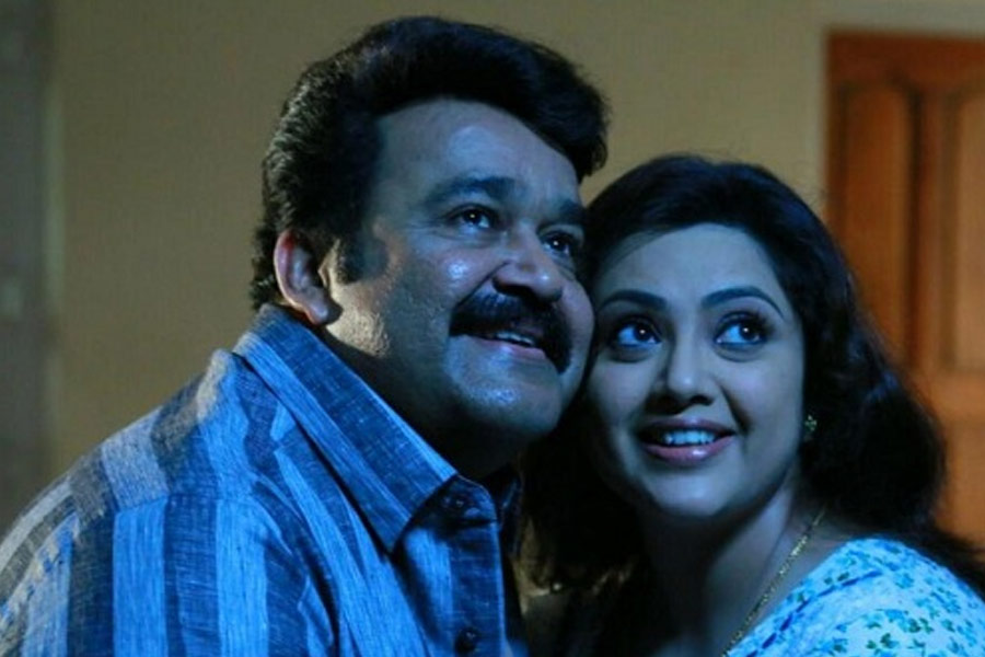 এই সিনেমায় কমলের স্ত্রী এবং বড় মেয়ের চরিত্রে যথাক্রমে অভিনয় করেন গৌতমী এবং আশা শরৎ। এই সিনেমা পরিচালনা করেন জিতু নিজেই। তামিল রিমেক এবং অজয় অভিনীত হিন্দি রিমেকটি একই মাসে মুক্তি পেয়েছিল।