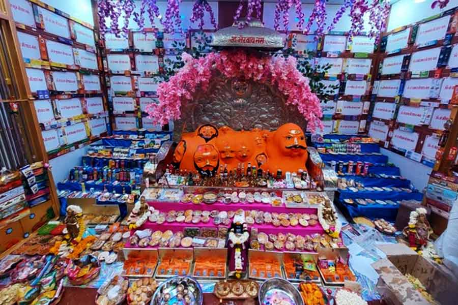 নিজের সাধ্যমতো ঈশ্বরকে ভোগ দেন ভক্তরা। হিন্দু ধর্মে এটাই রীতি, দস্তুর। সেই ভোগে থাকে উৎকৃষ্ট খাবারদাবার থেকে ফলমূল, মিষ্টি। এ দেশে আবার ঈশ্বরকে তুষ্ট করতে ভোগ রাঁধেন ভক্তরা। তবে এ দিক থেকে ভৈরবনাথ কিন্তু একেবারেই পৃথক। তিনি তুষ্ট শুধুই এক বিশেষ ভোগে।