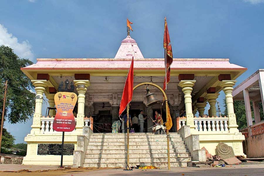 স্কন্দ পুরাণের অবন্তী খণ্ডে উল্লেখ রয়েছে এই মন্দিরের। এই মন্দিরে শিব, পার্বতী, বিষ্ণু, গণেশের যে ছবি রয়েছে, তা পারমার যুগের। অর্থাৎ নবম থেকে ত্রয়োদশ শতকের। 