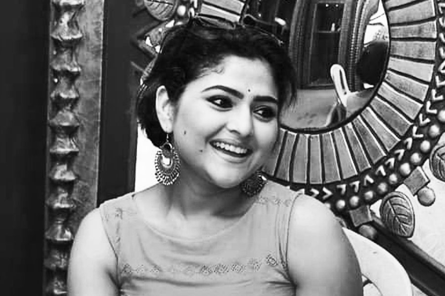  ক‍্যানসার থেকে সুস্থ হয়ে ওঠার পর পুরোদমে কাজ শুরু করেছিলেন ঐন্দ্রিলা। 