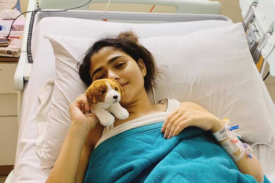 গত ১ নভেম্বর আবার হাসপাতালে ভর্তি করাতে হয় ঐন্দ্রিলাকে। এ বার মস্তিষ্কে রক্তক্ষরণ। কাছের মানুষ থেকে শুরু করে দূরে থাকা শুভানুধ্যায়ীরা আশায় ছিলেন, তৃতীয় বারও অসাধ্যসাধন করবেন ঐন্দ্রিলা। আবার ফিরে আসবেন। ফিরে আসবেন সুস্থ জীবনে। ফিরে আসবেন অভিনয়ে। কিন্তু তা হল না।