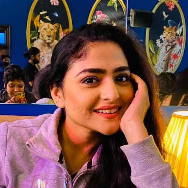 অভিনেত্রী হওয়ার স্বপ্ন দেখা বহরমপুরের মেয়ে ‘মিষ্টি’ মাঝপথেই তাঁর স্বপ্নের সফরে দাঁড়ি টানলেন। বা বলা ভাল তাঁকে দাঁড়ি টানতে বাধ্য করল তাঁর মারণরোগ।