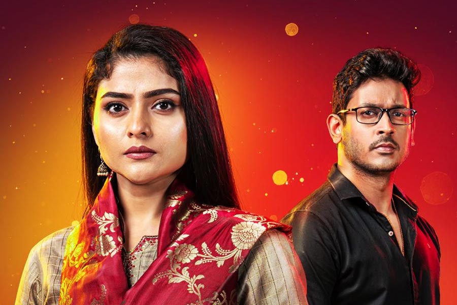 ঐন্দ্রিলার এই সাফল্য প্রত্যাশিতই ছিল তাঁর পরিচিতদের কাছে। ঐন্দ্রিলার স্কুলের দিদিমণিরা জানিয়েছেন, ছোটবেলা থেকেই গুণী মেয়ে বলে নাম ছিল। ভূগোল দিদিমণি সঞ্চিতা তিওয়ারির কথায়, ‘‘পড়াশোনায় ভাল তো ছিলই— নাচ, গান, আঁকা, এমনকি সুন্দর আবৃত্তিও করতে পারত ও।’’