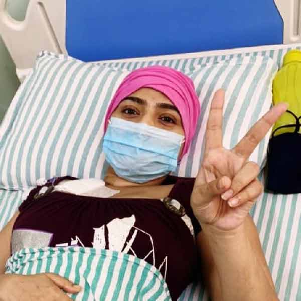 কী করতে চান, সেই সিদ্ধান্ত নিতে বলা হয়েছিল ঐন্দ্রিলাকেই। প্রথমে হাল ছাড়লেও ঐন্দ্রিলা ঠিক করলেন, আবার লড়াই করবেন। আবারও জোরের সঙ্গে মুখোমুখি হবেন ক্যানসারের। বেঁচে থাকার তুমুল ইচ্ছে তখন চেপে বসেছিল। ঐন্দ্রিলা সিদ্ধান্ত নেন, অস্ত্রোপচার করাবেন।