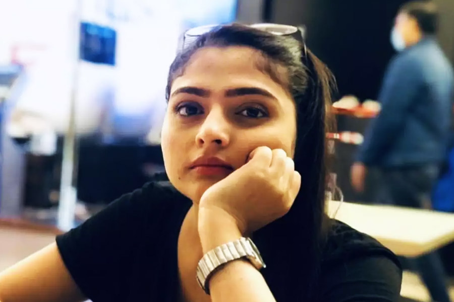 ১ নভেম্বর স্ট্রোক হয় ঐন্দ্রিলার। তড়িঘড়ি তাঁকে হাওড়ার হাসপাতালে ভর্তি করানো হয়েছিল। সে দিন থেকেই কোমায় ছিলেন ঐন্দ্রিলা।