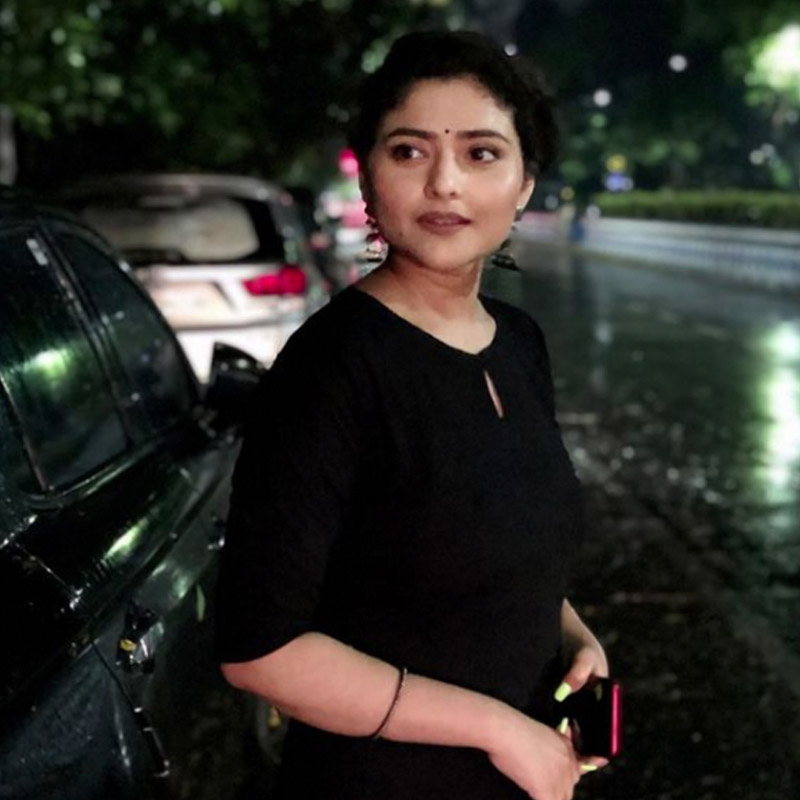 একাধিক বার হৃদ্‌‌রোগে আক্রান্ত হন অভিনেত্রী। যার জেরে তাঁর চেতনা চলে গিয়েছিল। পুরোপুরি রাখা হয়েছিল ভেন্টিলেটর সাপোর্টে।