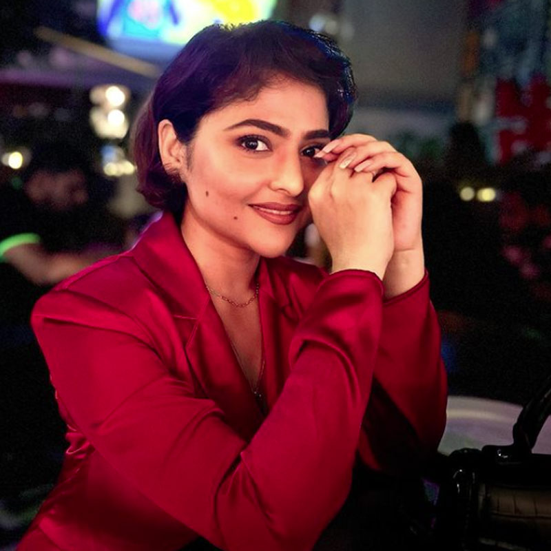 গত ৫ বছর টলিউডে তিনি যে ভাবে, আর যে হারে কাজ করেছেন তাতে বলা যেতেই পারে, বার বার ক্যানসারে আক্রান্ত হয়েও ঐন্দ্রিলা জীবনের দৈর্ঘ্য মাপতে বসেননি কোনও দিন, বরং কাজ দিয়ে জীবনটাকে বড় করতে চেয়েছিলেন।