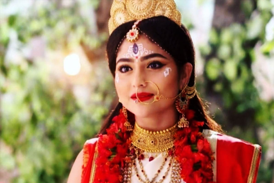 ২০১৯ সালে হঠাৎ বন্ধ হয়ে যায় ‘জীবন জ্যোতি’ ধারাবাহিকটি। তবে ঐন্দ্রিলা থেমে থাকেননি। এ বার তাঁকে ডাকা হয় সাধক বামাক্ষ্যাপার জীবন নিয়ে তৈরি জনপ্রিয় ধারাবাহিক ‘মহাপীঠ তারাপীঠ’-এ। ২০১৯ সালের জুন মাস থেকে ঐ ধারাবাহিকে দেবীর চরিত্রে অভিনয় শুরু করেন ঐন্দ্রিলা। উল্লেখ্য, ওই ধারাবাহিক বামাক্ষ্যাপার চরিত্রাভিনেতা ছিলেন সব্যসাচীই। 