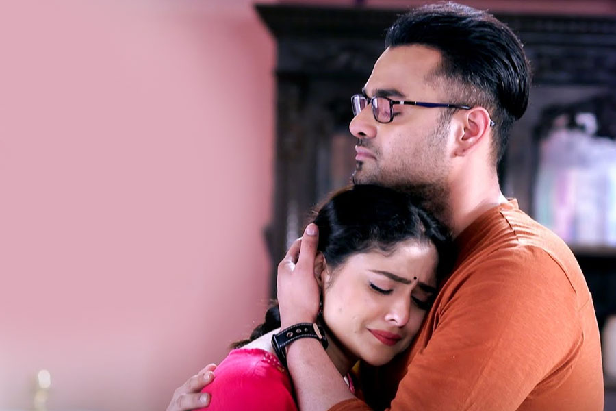 এই ছবিতে ঐন্দ্রিলার বিপরীতে ছিলেন জয় মুখোপাধ্যায়। ছিলেন সোমরাজ মাইতিও। এ ছাড়াও ভরত কল, জয়শ্রী মুখোপাধ্যায়, মিশমি দাস, দেবোত্তম মজুমদার, রাজশ্রী ভৌমিক, ত্রমিলা ভট্টাচার্যের মতো অভিনেতারাও ছিলেন ওই ধারাবাহিকে। 