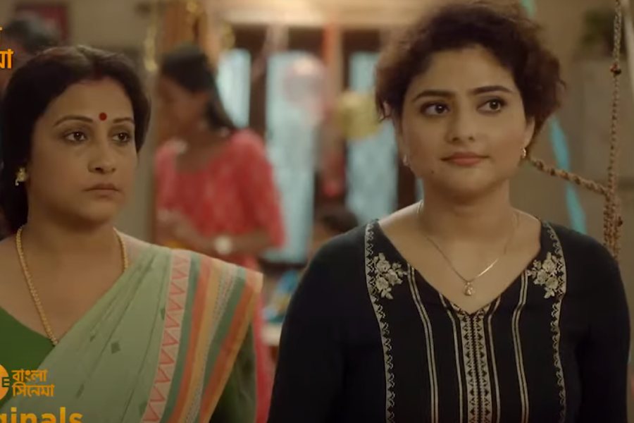 ২০২২ সালের জুলাই মাসে মুক্তি পায় জি বাংলা অরিজিনালসে ঐন্দ্রিলা এবং অনির্বাণ চক্রবর্তী অভিনীত ছবি ‘ভোলে বাবা পার করেগা’। ছবিতে অনির্বাণের মেয়ের চরিত্রে অভিনয় করতে দেখা গিয়েছিল ঐন্দ্রিলাকে। 