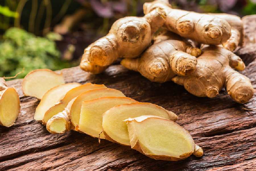 কাশি দূর করতে আদারও জুড়ি মেলা ভার। 