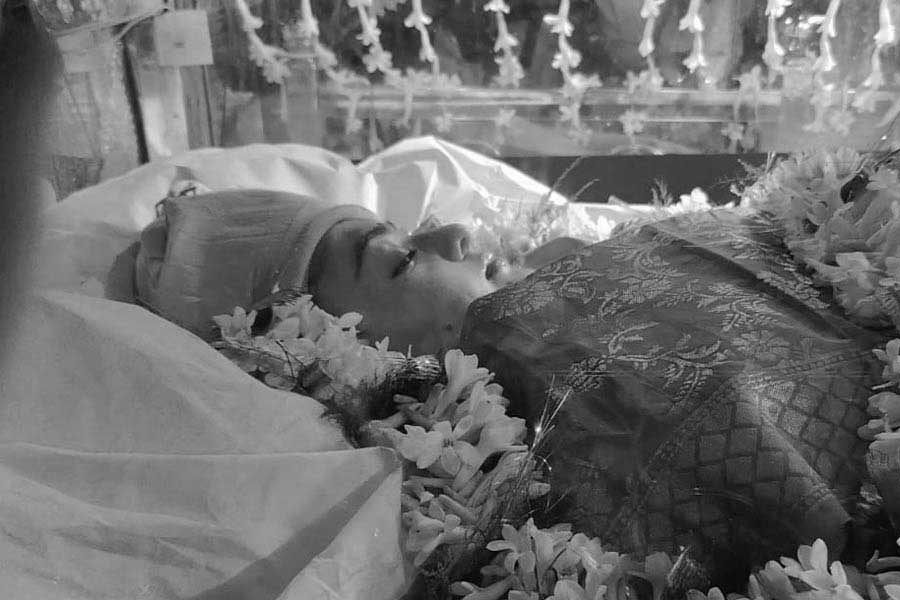 Aindrila Sharma Death: The last rites of Bengali Actress dgtl - Anandabazar
