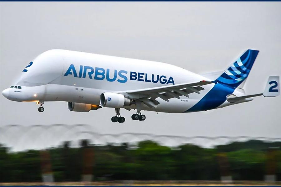 কলকাতা বিমানবন্দরের তরফে টুইট করে বেলুগার কথা জানানো হয়। টুইটে লেখা হয়, ‘‘দেখুন কে এসেছে!  পৃথিবীর বৃহত্তম বিমানগুলির মধ্যে অন্যতম বেলুগা কর্মীদের বিশ্রাম এবং জ্বালানি সরবরাহের জন্য কলকাতা বিমানবন্দরে নেমেছে।’’