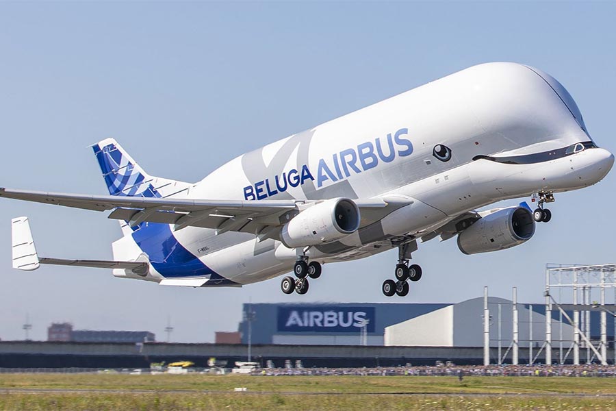 ২৩ হাজার ৮৬০ লিটার জ্বালানি প্রয়োজন হয় বেলুগার। এই বিমানের গতিবেগ ঘণ্টায় ৮৬৪ কিলোমিটার। সাধারণ যাত্রীবাহী বিমানের গতিবেগ থাকে ঘণ্টায় ৮৮০ থেকে ৯২৬ কিলোমিটার।