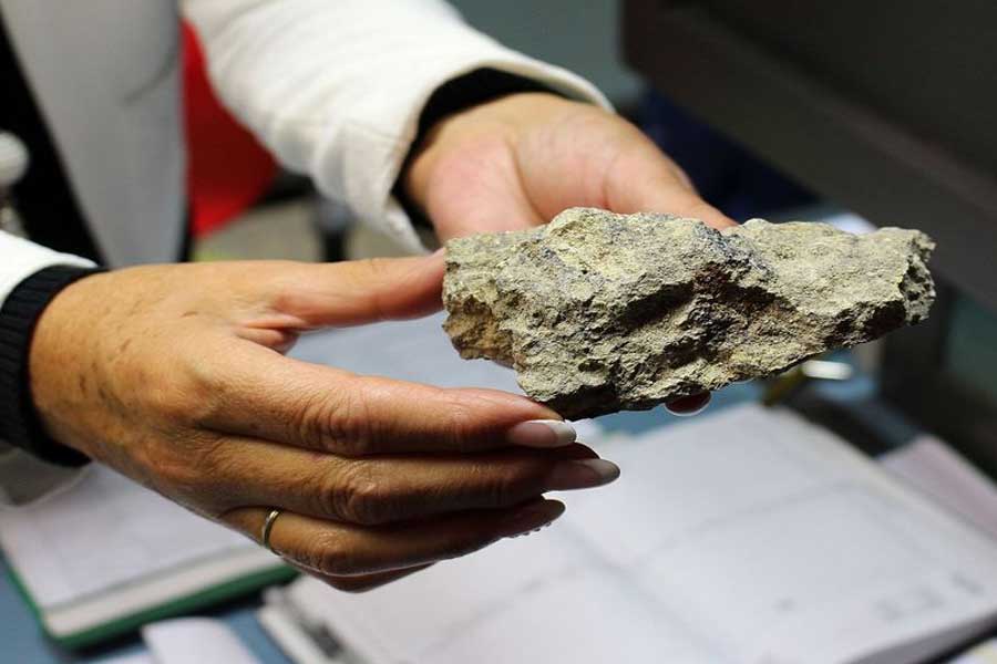 কোথা থেকে এল এই হিরে? ইতিহাসবিদ, বিজ্ঞানী এবং প্রত্নতত্ত্ববিদরা গবেষণার মাধ্যমে জানতে পেরেছেন, এই শহরের উদ্ভব-রহস্য অনেক গভীর এবং চমকপ্রদ। দেড় কোটি বছরের পুরনো সেই রহস্যই হিরেতে মুড়েছে নর্ডলিঞ্জেনকে।