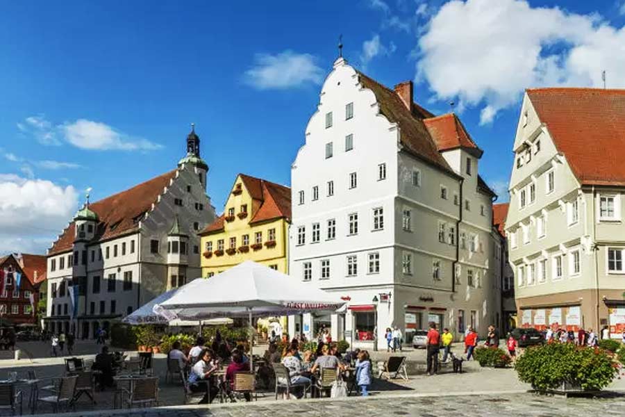 নর্ডলিঞ্জেন ছাড়াও জার্মানির আরও দুই শহরে এই ধরনের প্রাচীর রয়েছে। রথেনবার্গ এবং ডিঙ্কেলসবুল শহরে একই ভাবে সুরক্ষা-প্রাচীর গড়ে তুলেছিলেন প্রাচীন অধিবাসীরা। পুরনো সেই প্রাচীরও এখনও অক্ষত।