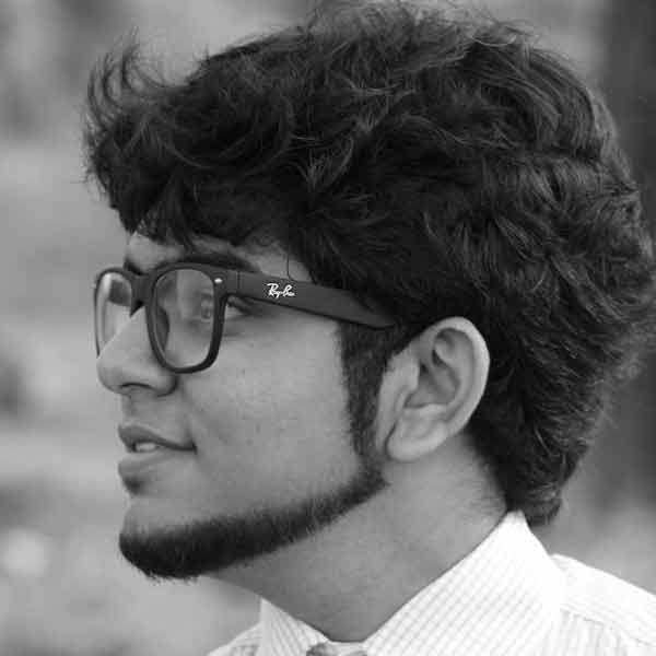 শ্রদ্ধা অবশ্য তার পরও নির্বিকার ভাবেই বলেছেন, ‘‘কাল সব ঠিক হয়ে গিয়েছে। আফতাবের বাবা-মায়ের সঙ্গে কথা হয়েছে আমার। আফতাব কালই এখান থেকে চলে যাবে।’’