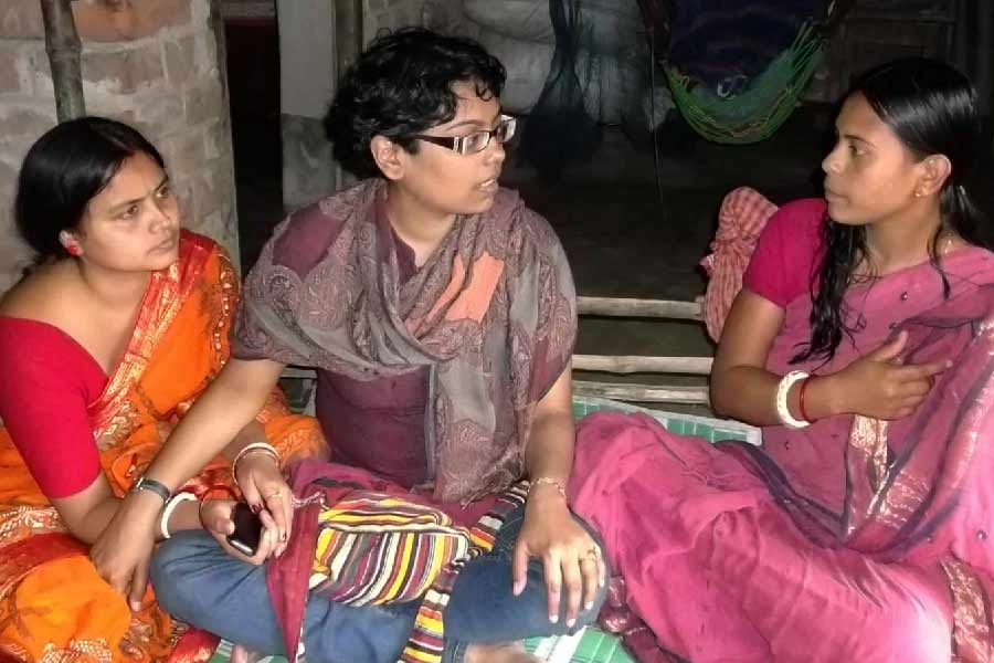 ওই ঘটনায় ক্ষুব্ধ গ্রামবাসীদের একাংশ দোষীদের চরম শাস্তির দাবিতে আন্দোলন শুরু করেন। সেই আন্দোলনের প্রধান মুখ হয়ে ওঠেন নিহত তরুণীর সহপাঠী টুম্পা কয়াল এবং মৌসুমি কয়াল। ওই আন্দোলনে শামিল হন রাজ্যের বিদ্বজ্জনেদের একাংশও। কামদুনিকাণ্ড নিয়ে তপ্ত হয়ে ওঠে বিধানসভাও।