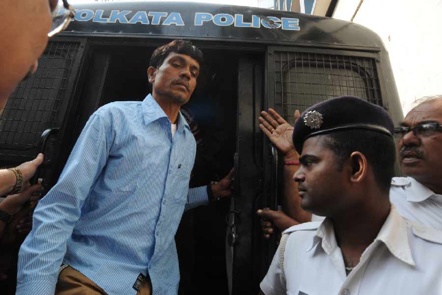 কামদুনিকাণ্ডের ২২ দিনের মাথায় অর্থাৎ ২০১৩ সালের ২৯ জুন জেলা আদালতে অভিযুক্তদের বিরুদ্ধে চার্জশিট পেশ করা হয়। এর পর দিন দশেকের মাথায় দেওয়া হয় অতিরিক্ত চার্জশিটও।